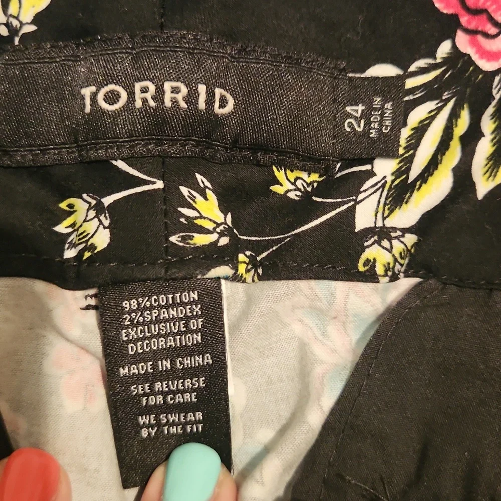 Shorts - Picture 2 of 3